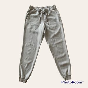 Lululemon Taupe Grey-Beige Elastic Waistband Joggers Size 6 Neutral